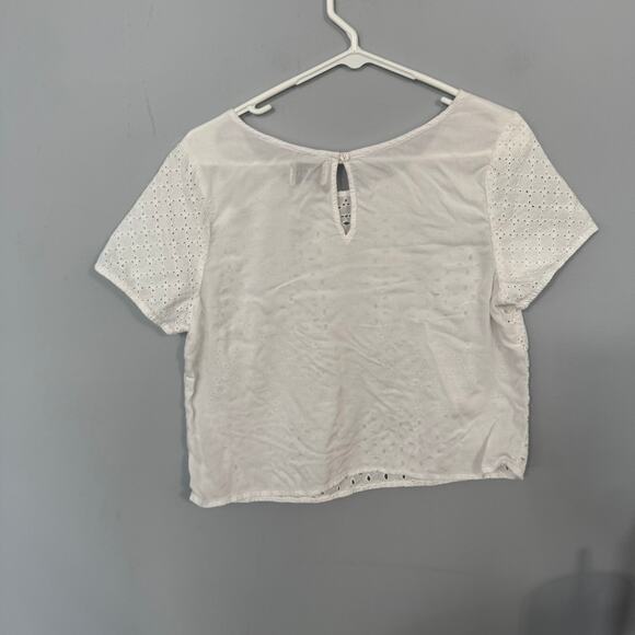 American Eagle Outfitters White Eyelet Crop Top Women's Size Large Short Sleeves - Picture 2 of 8